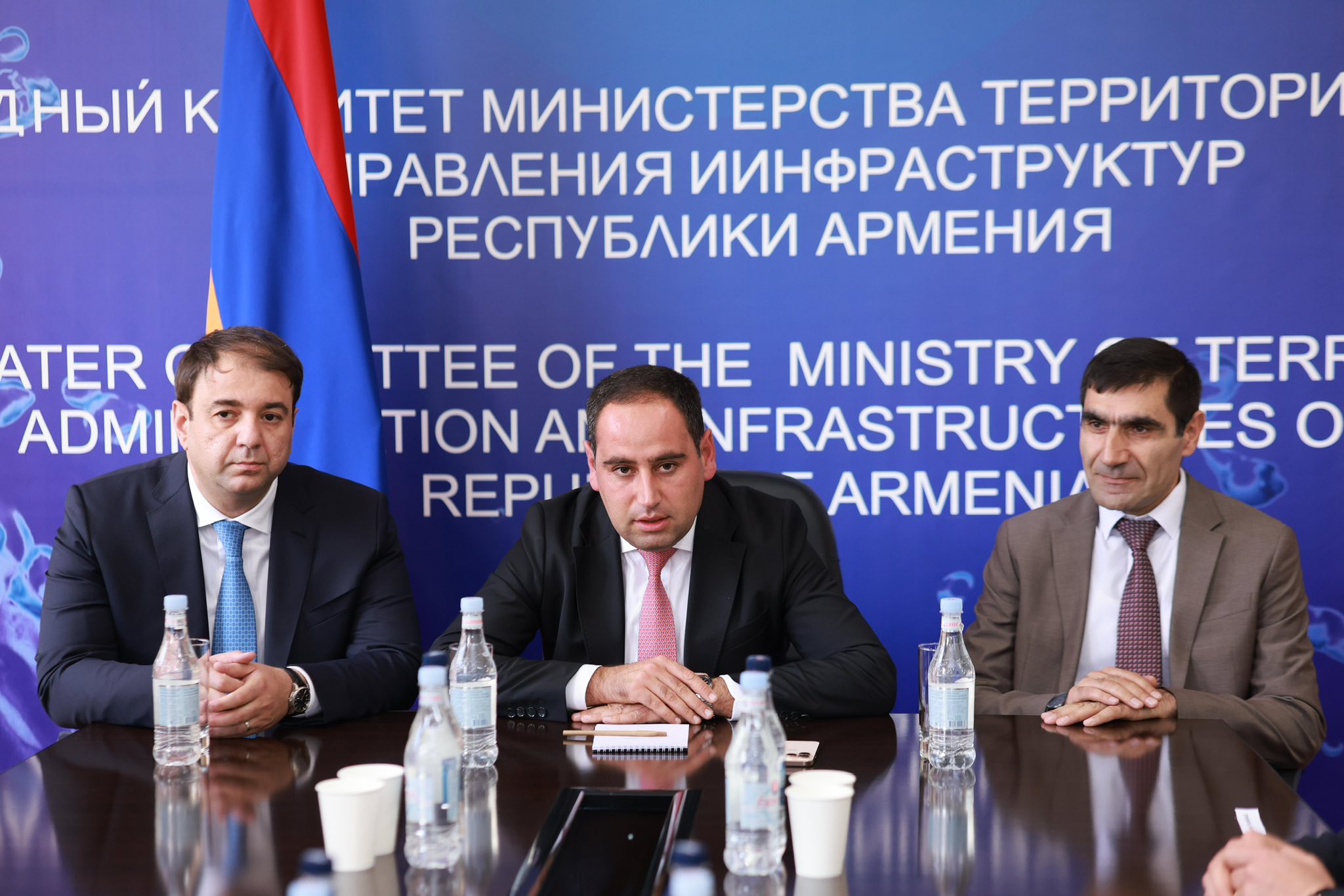 Այսօր ՀՀ ՏԿԵ նախարար Դավիթ Խուդաթյանը Ջրային կոմիտեի աշխատակազմին ներկայացրեց նորանշանակ նախագահ Կարեն Սեդրակյանին